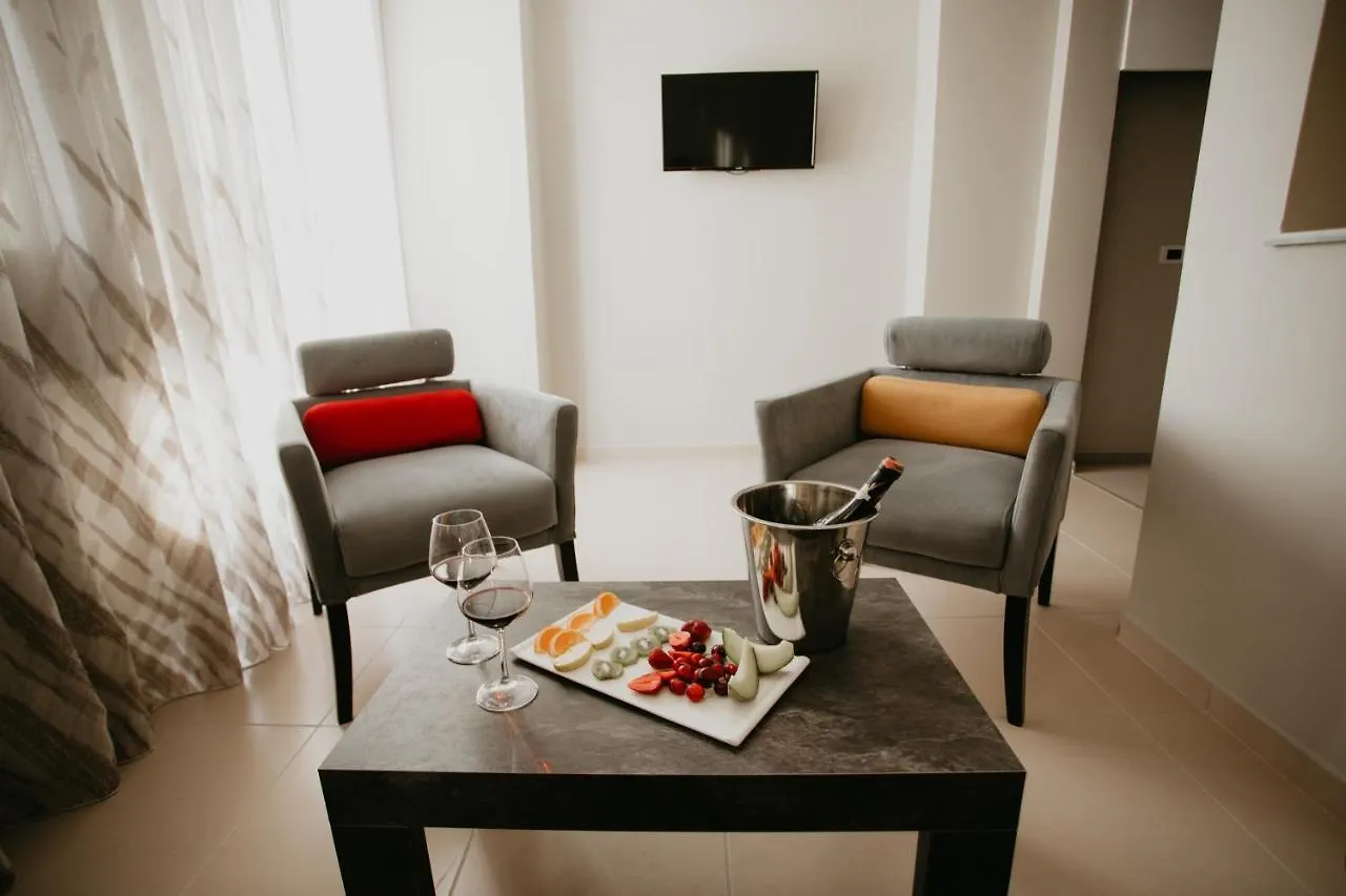 Hotel Miki Durrës 4*,