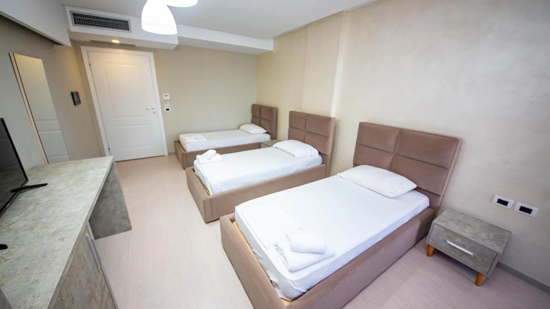 Hotel Miki Durres 4*,