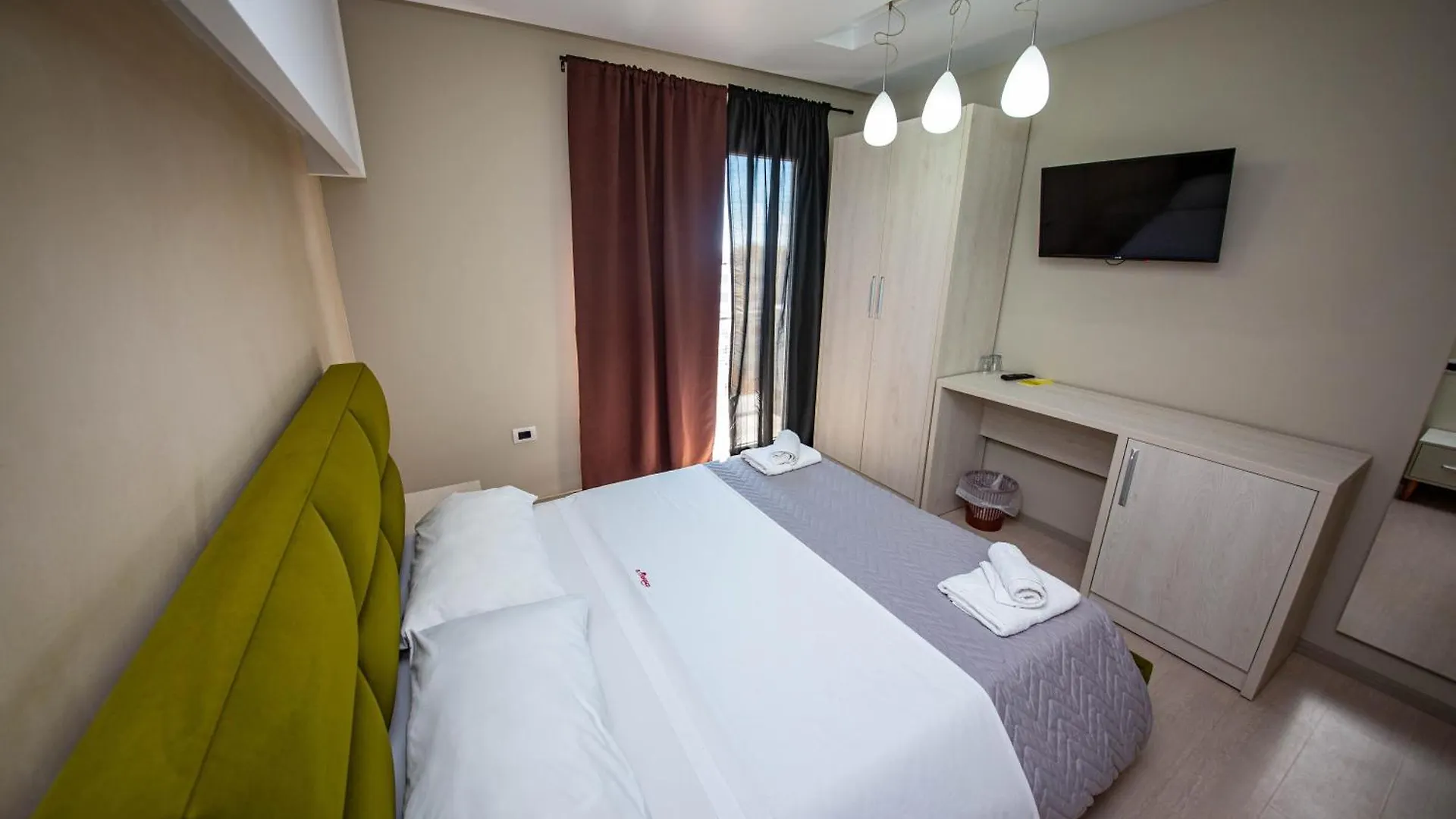 Hotel Miki Durres 4*,